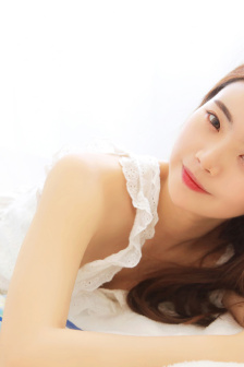 《年轻女教师》在线播放